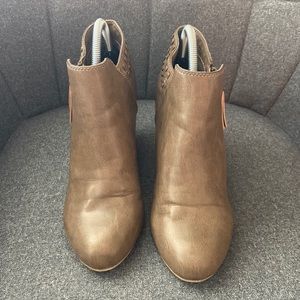 REPORT Greer Taupe Mid Wedge Heel Ankle Booties Size 9